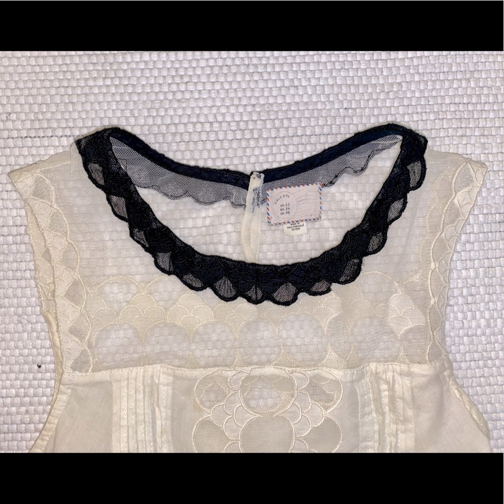 Anthropologie Onyx Scalloped Lace Blouse - Picture 3 of 4